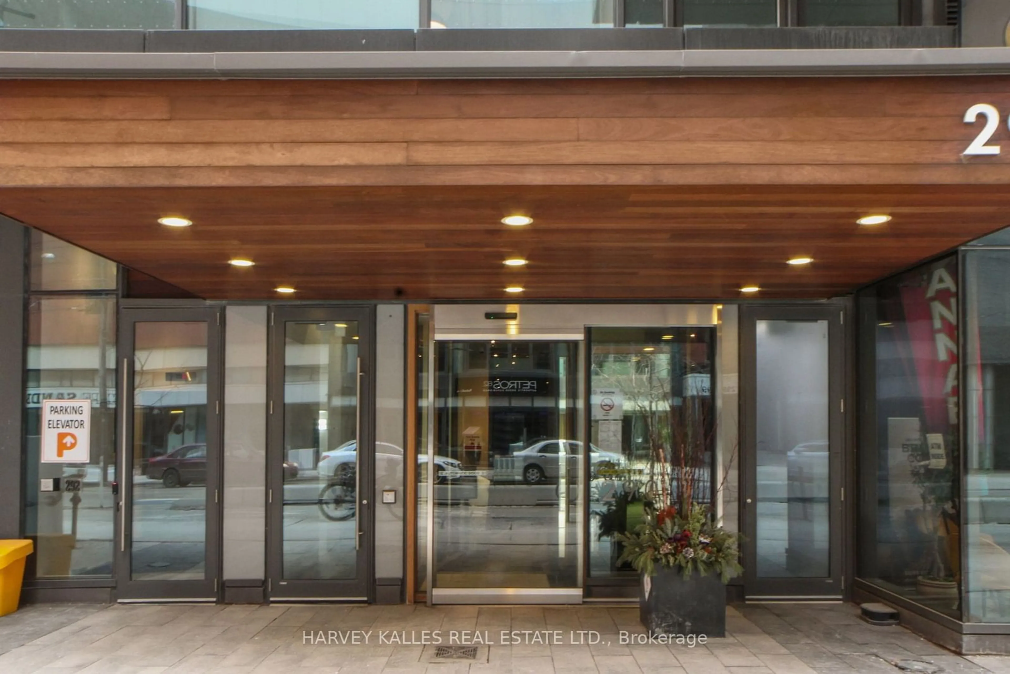 Indoor foyer for 290 Adelaide St #2912, Toronto Ontario M5V 0P3