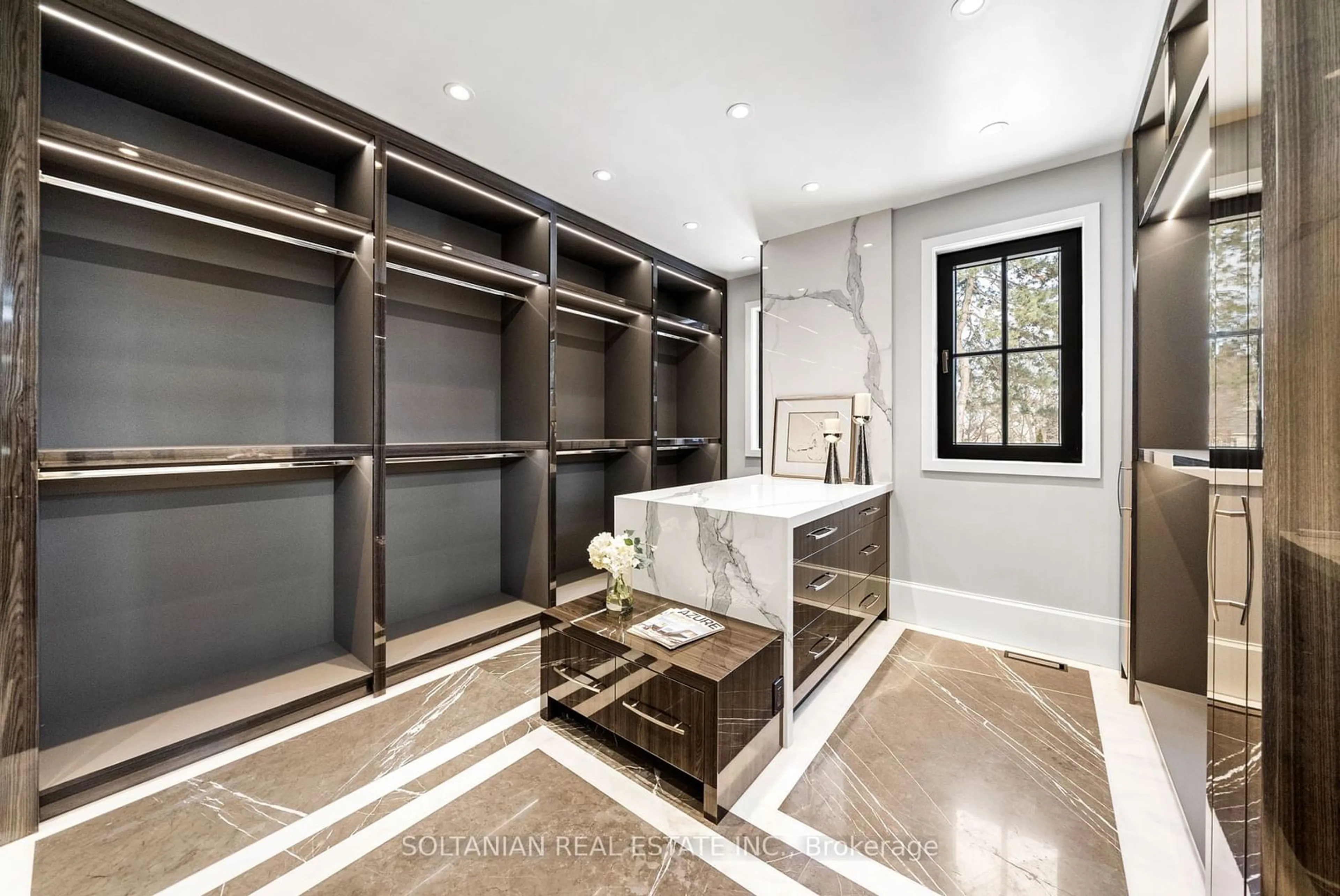 Contemporary bathroom, ceramic/tile floor for 28 Bayview Rdge, Toronto Ontario M2L 1E5