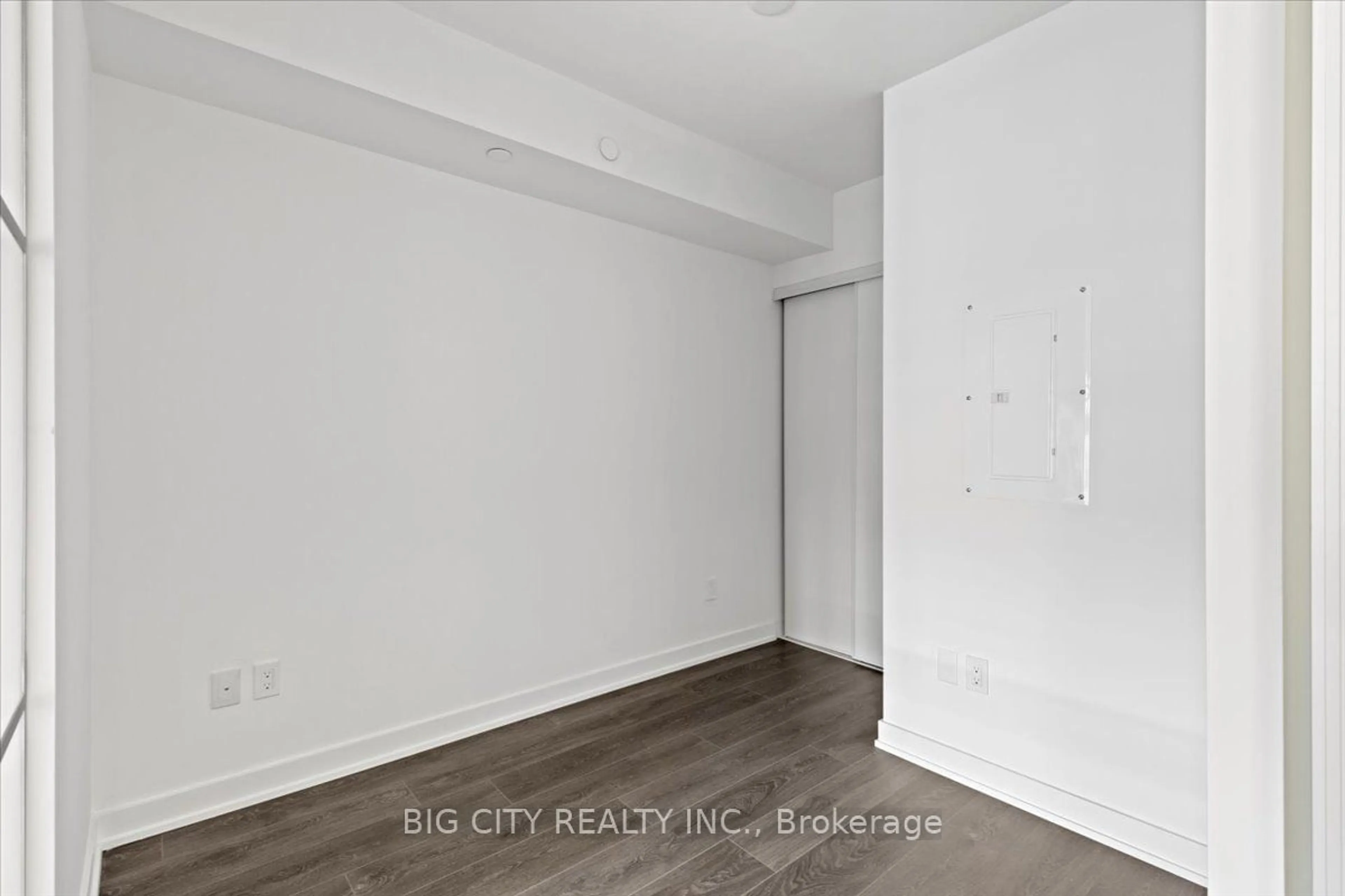 A pic of a room for 8 Tippett Rd #417, Toronto Ontario M3H 0E7