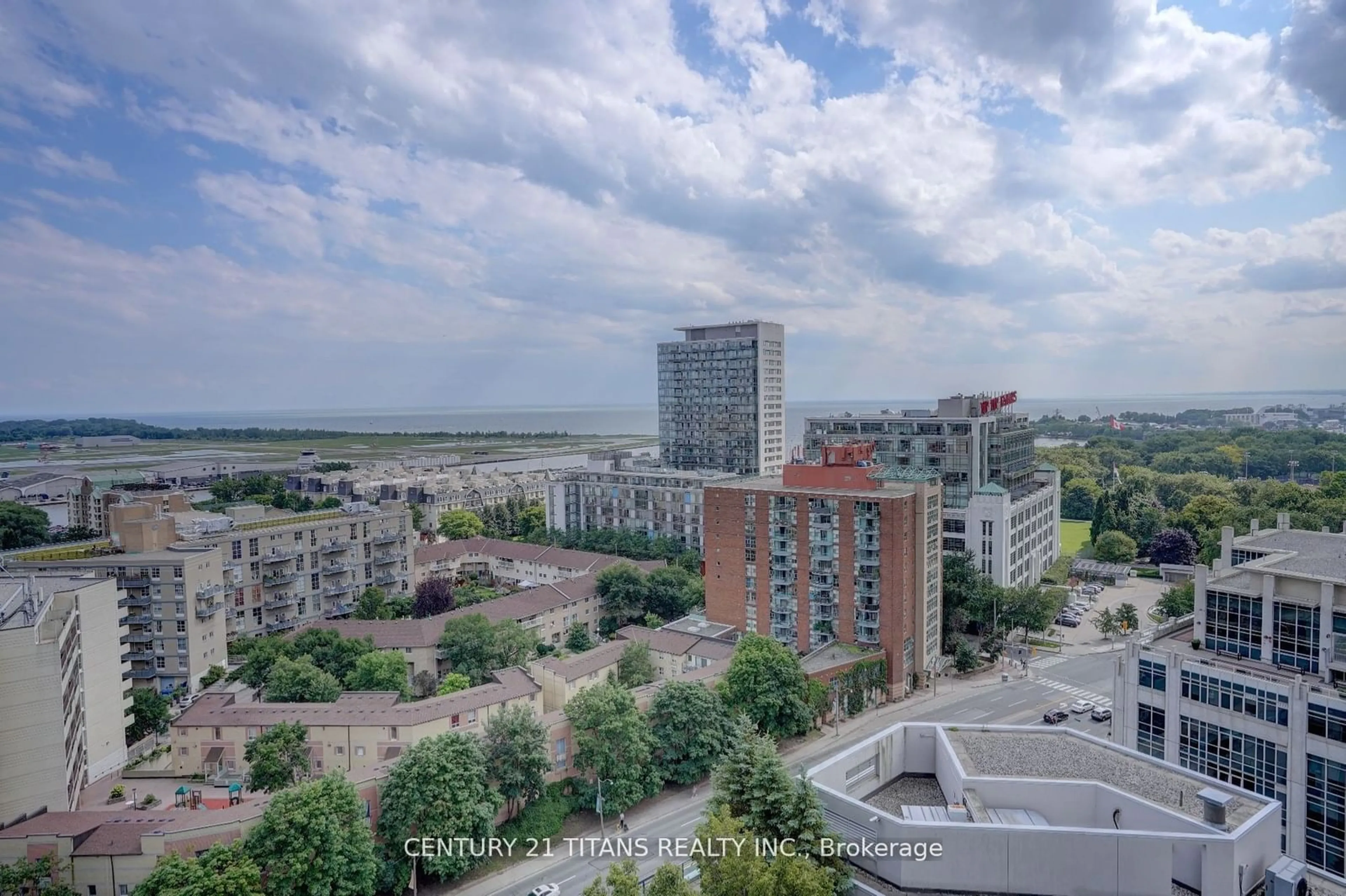 A pic from outside/outdoor area/front of a property/back of a property/a pic from drone, city buildings view from balcony for 600 Fleet St #1909, Toronto Ontario M5V 1B7