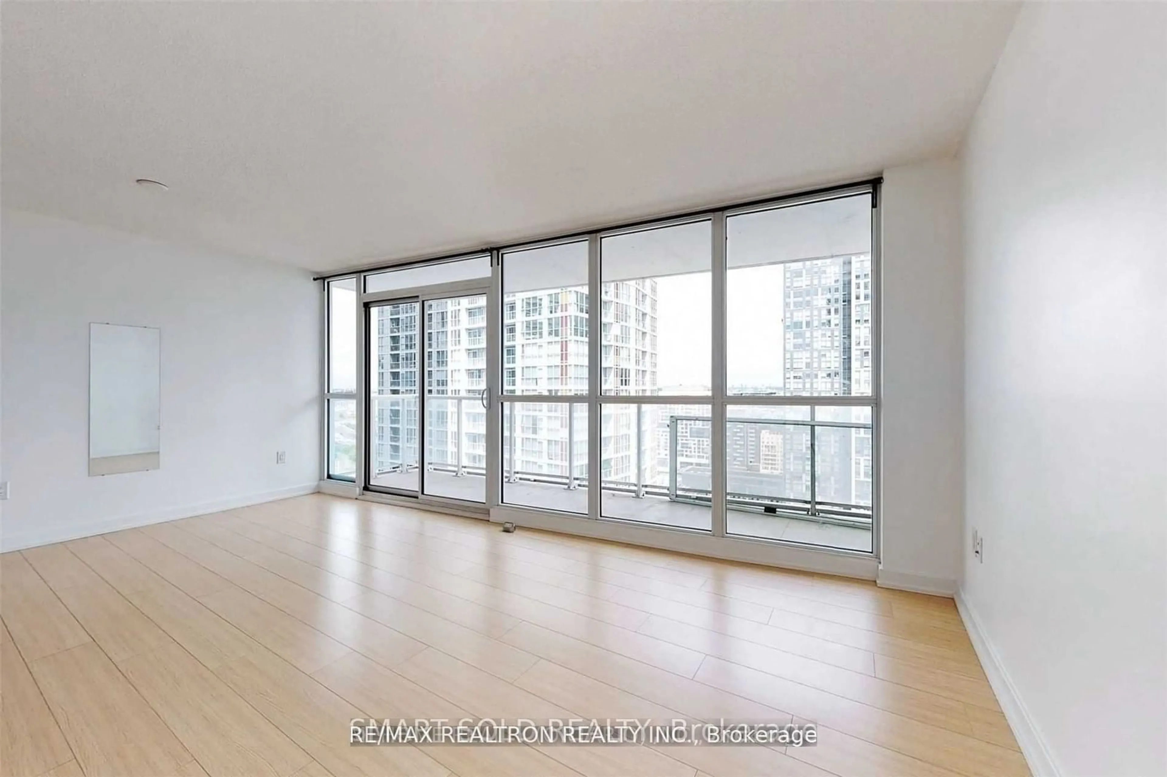 A pic of a room for 75 Queens Wharf Rd #2715, Toronto Ontario M5V 0J8