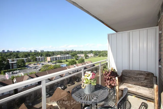 Additional property image - 650 Lawrence Ave Unit 905