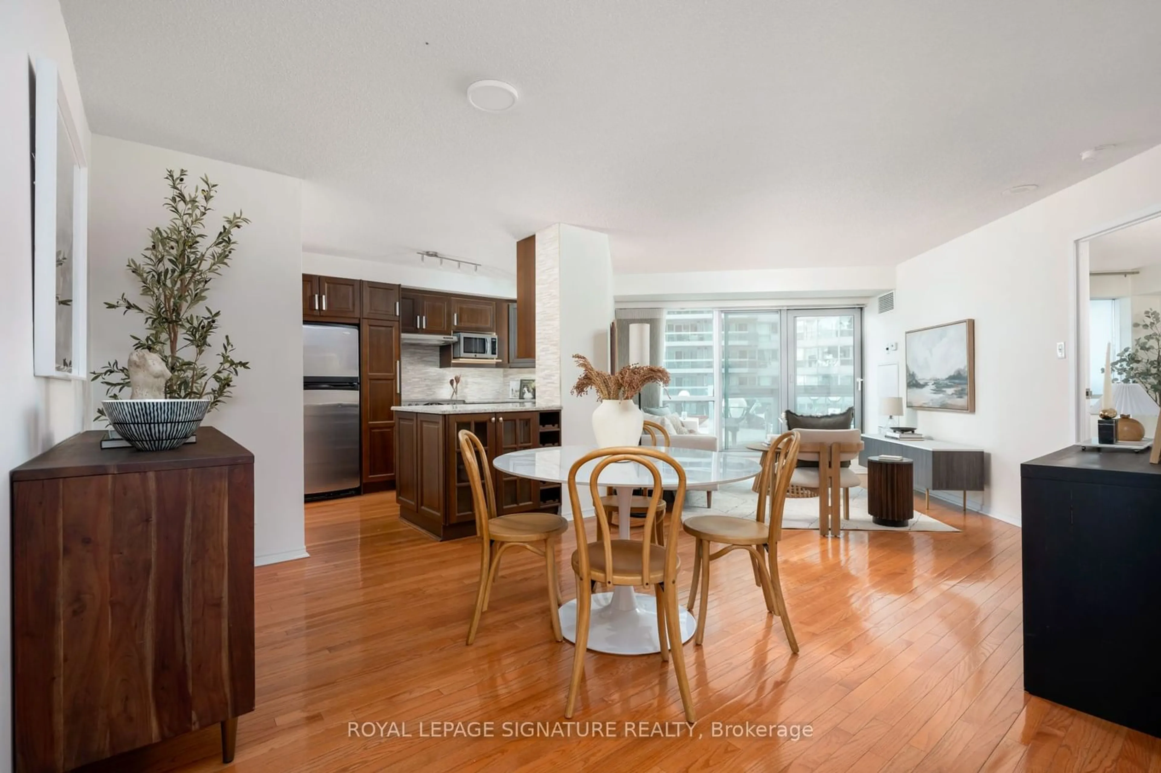 Open concept kitchen, unknown for 10 Yonge St #413, Toronto Ontario M5E 1R4