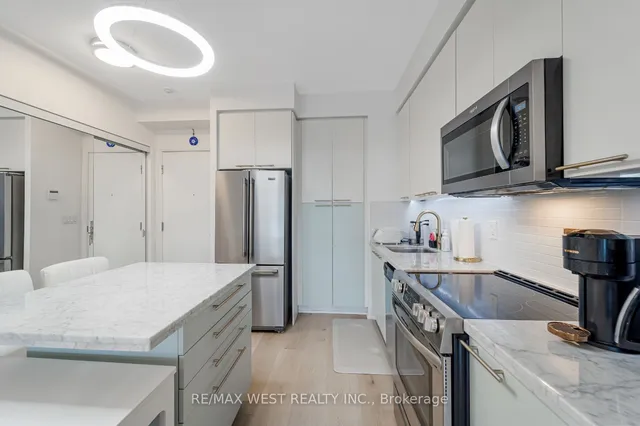Additional property image - 70 Roehampton Ave Unit 1122