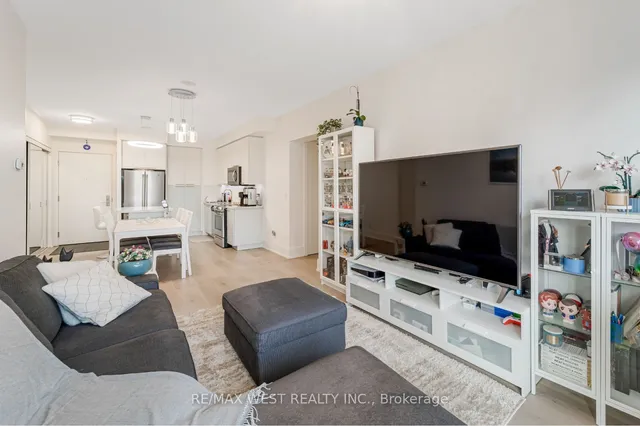Additional property image - 70 Roehampton Ave Unit 1122