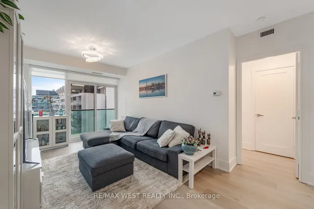 Additional property image - 70 Roehampton Ave Unit 1122