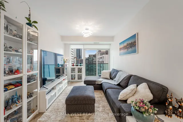 Additional property image - 70 Roehampton Ave Unit 1122