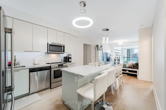 Additional property image - 70 Roehampton Ave Unit 1122