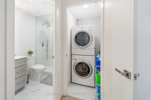 Additional property image - 70 Roehampton Ave Unit 1122
