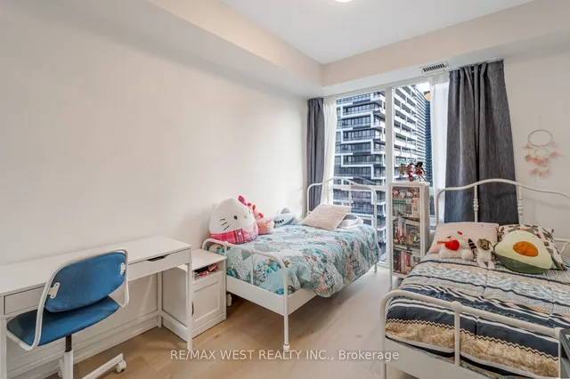 Additional property image - 70 Roehampton Ave Unit 1122