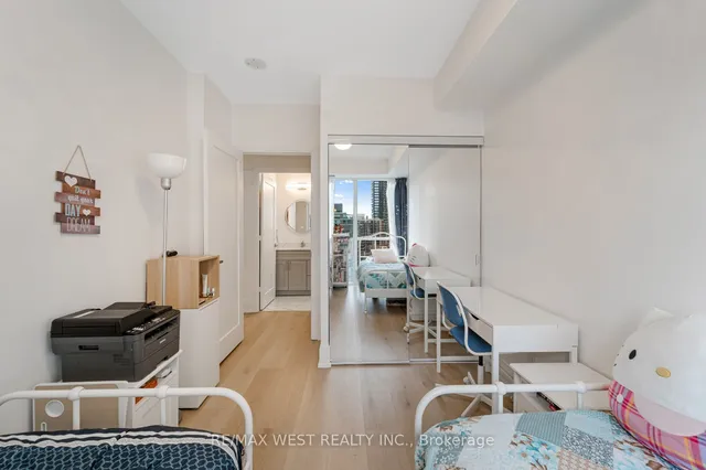 Additional property image - 70 Roehampton Ave Unit 1122