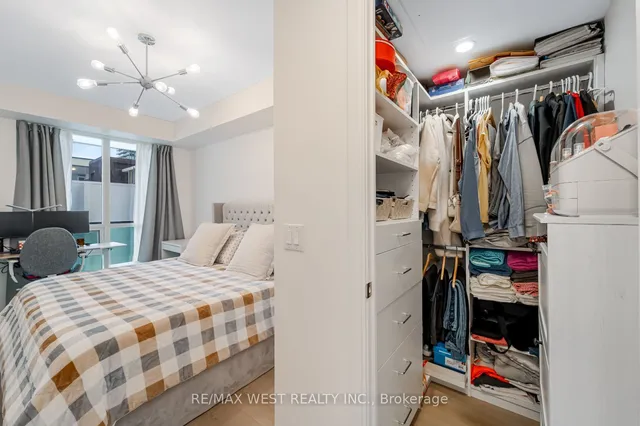 Additional property image - 70 Roehampton Ave Unit 1122