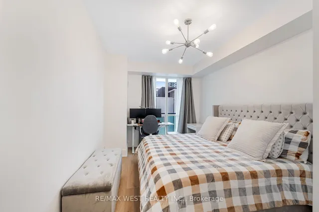 Additional property image - 70 Roehampton Ave Unit 1122