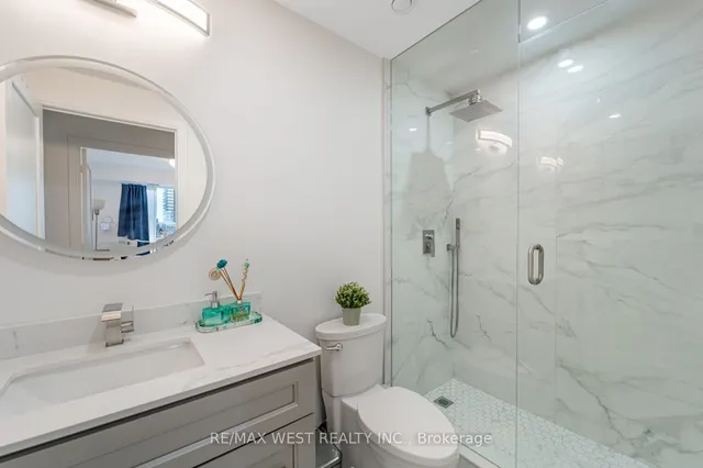 Additional property image - 70 Roehampton Ave Unit 1122