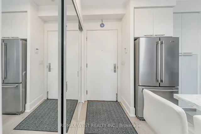 Additional property image - 70 Roehampton Ave Unit 1122