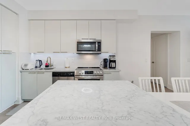Additional property image - 70 Roehampton Ave Unit 1122
