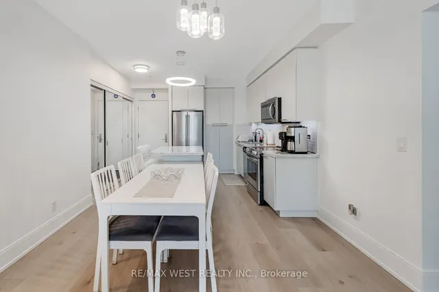 Additional property image - 70 Roehampton Ave Unit 1122