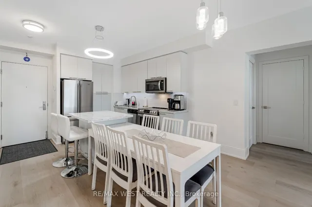 Additional property image - 70 Roehampton Ave Unit 1122