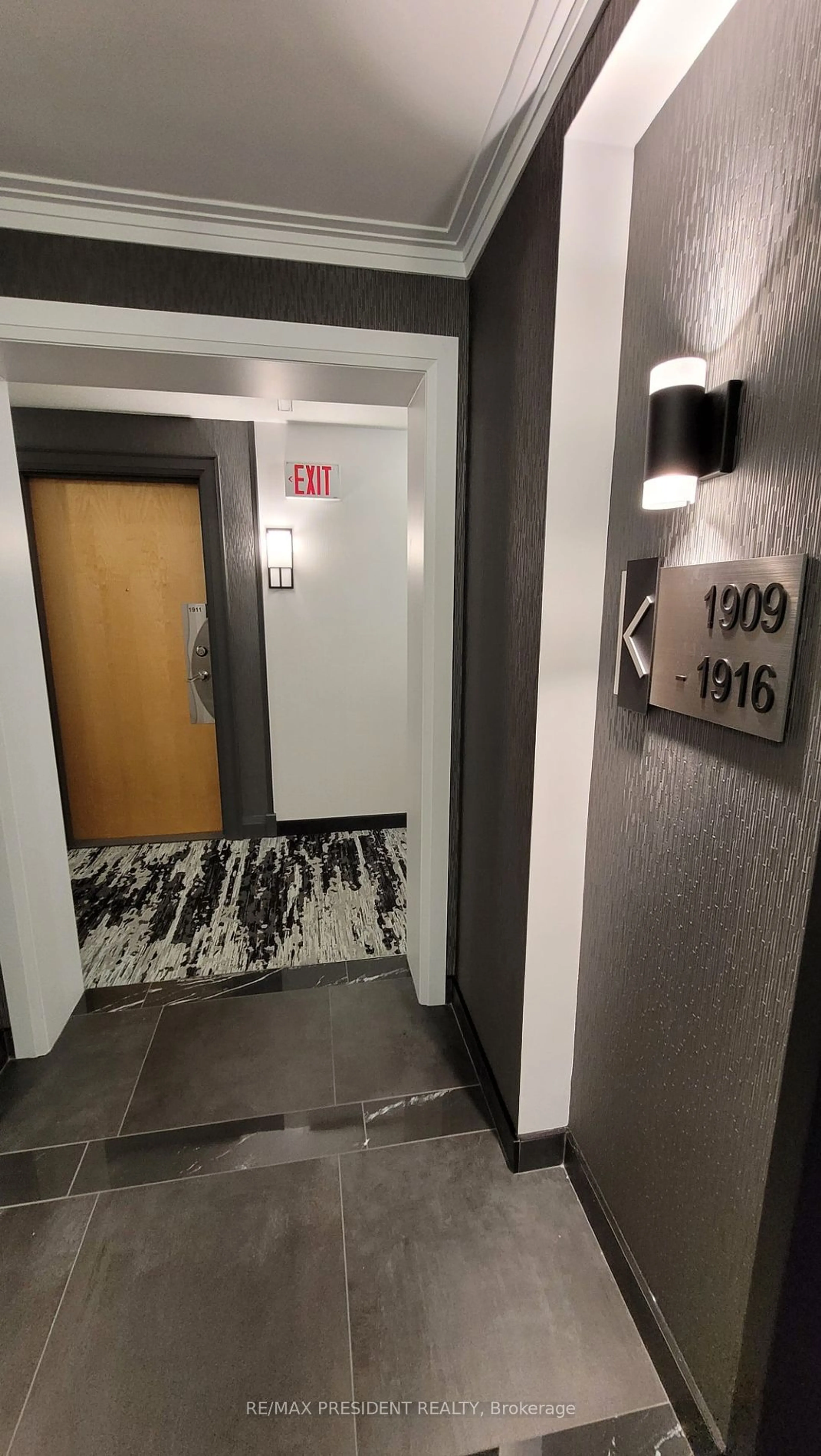 Indoor foyer for 4978 Yonge St #1911, Toronto Ontario M2N 7G8