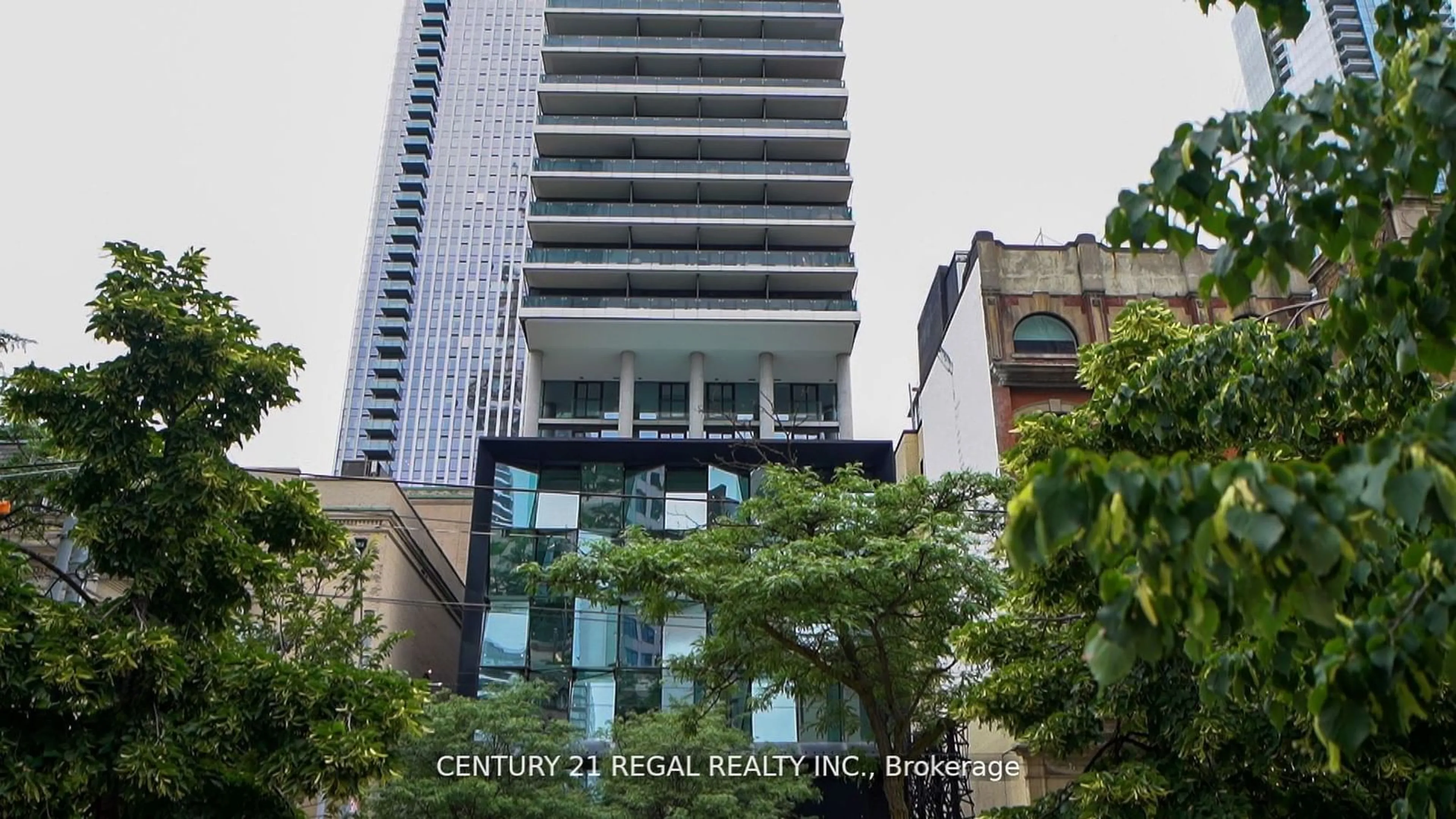 A pic from outside/outdoor area/front of a property/back of a property/a pic from drone, city buildings view from balcony for 224 King Street West St #403, Toronto Ontario M5H 0A6