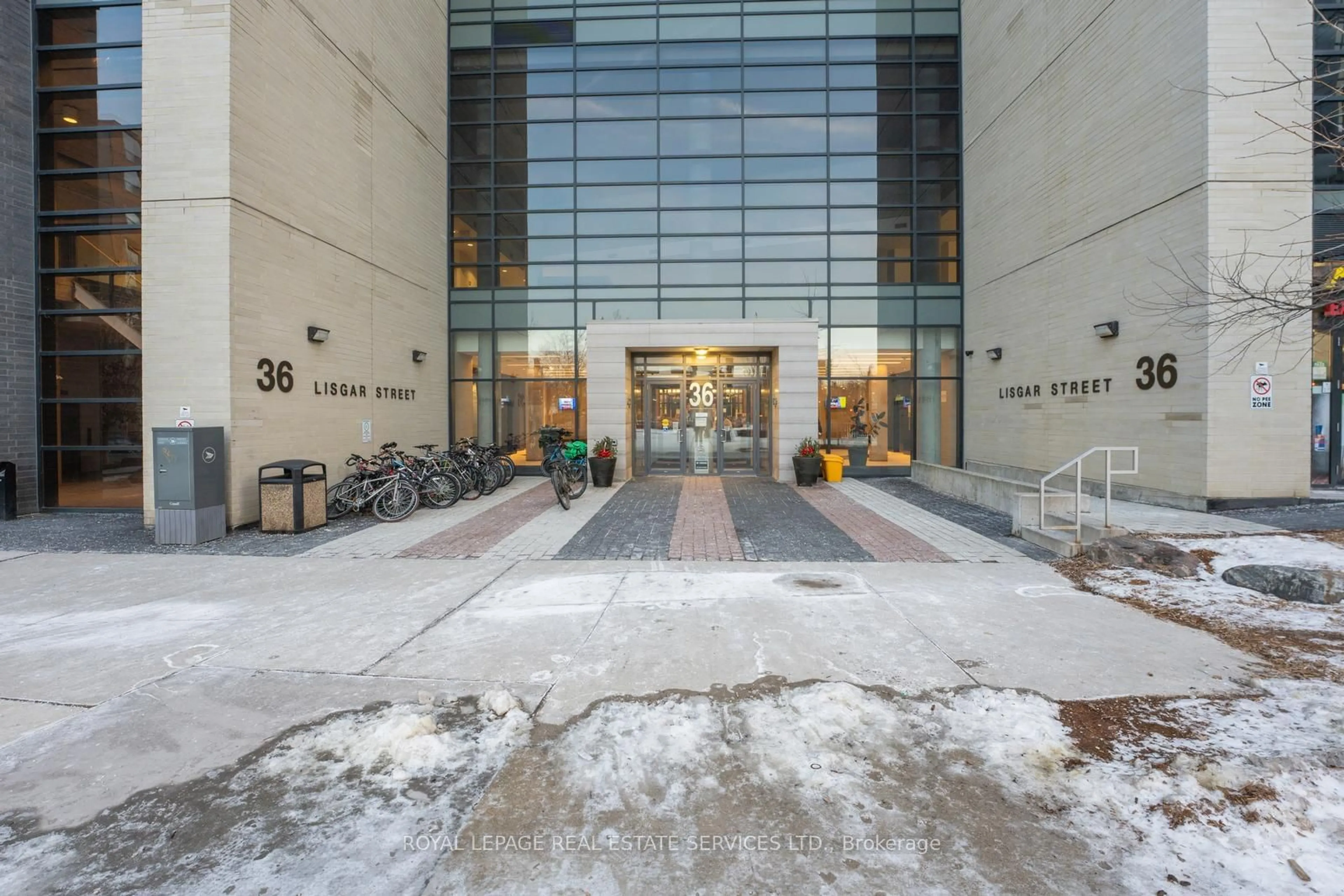 Indoor foyer for 36 Lisgar St #1003E, Toronto Ontario M6J 3G2