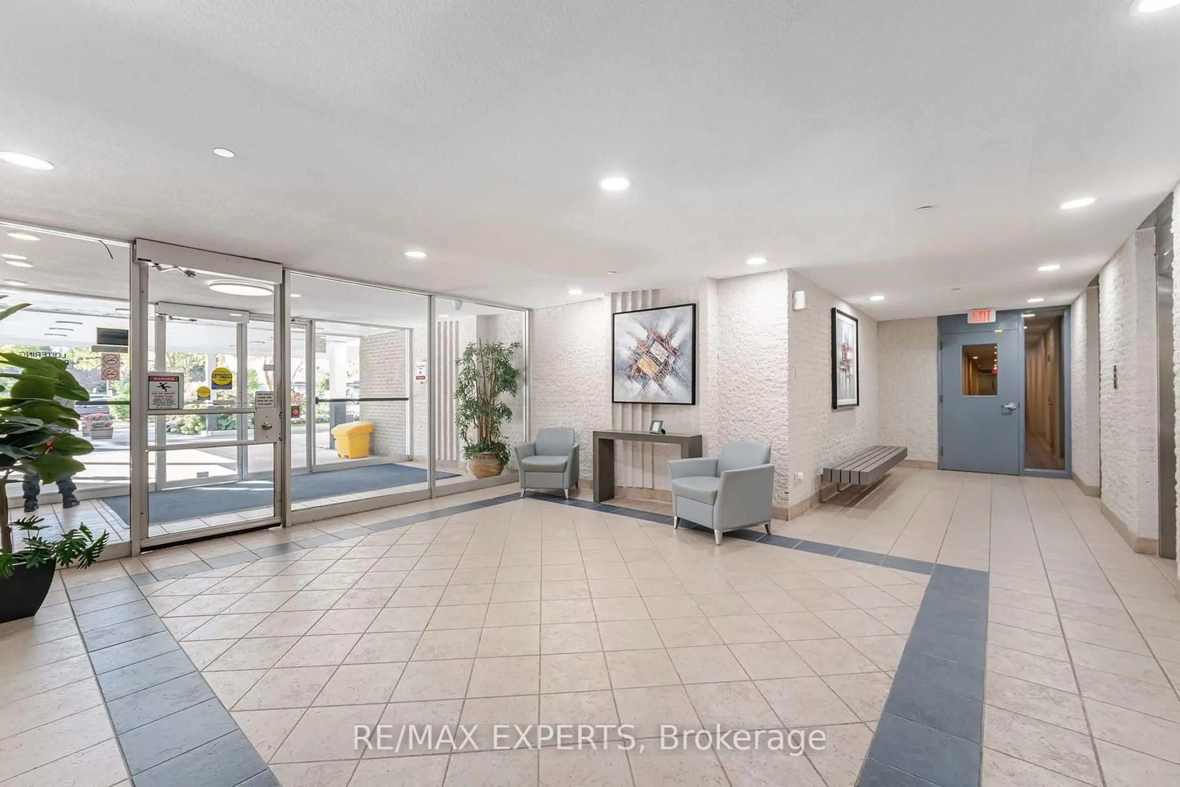 Indoor foyer for 1360 York Mills Rd #509, Toronto Ontario M3A 2A3