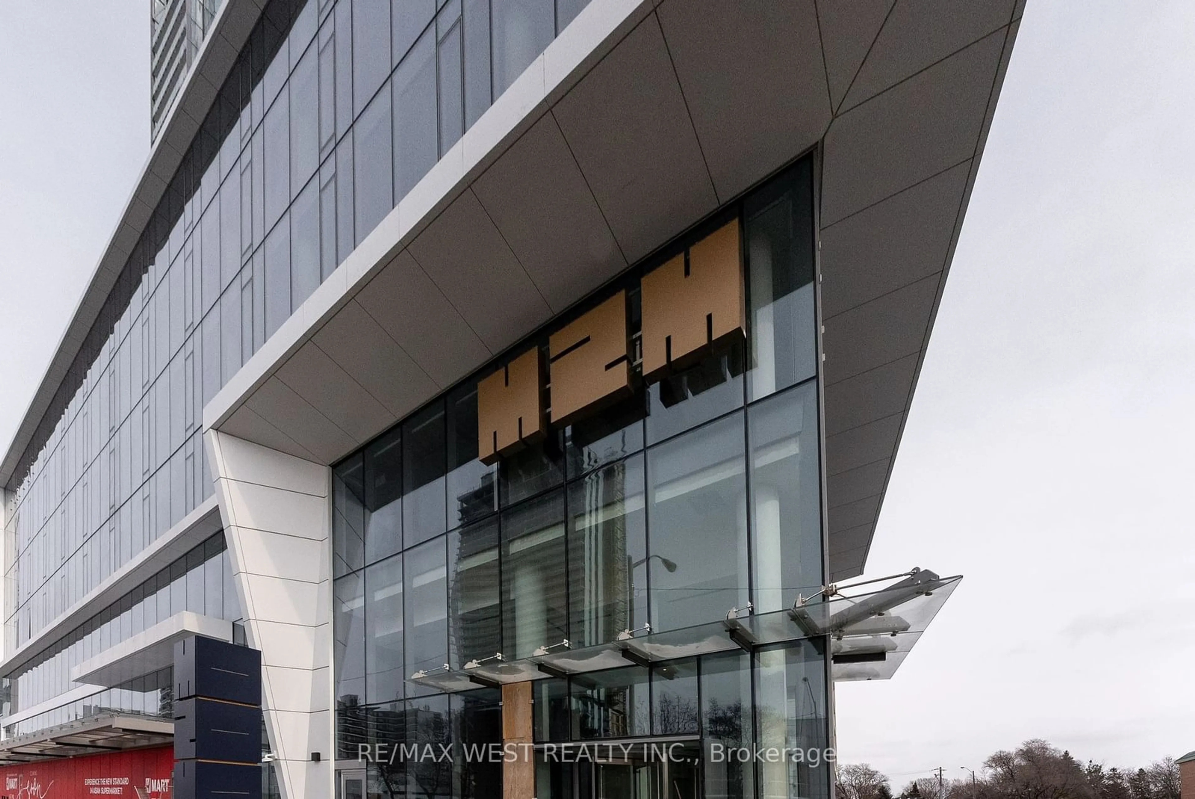 Indoor foyer for 8 Olympic Garden Dr #314, Toronto Ontario M2M 0B9