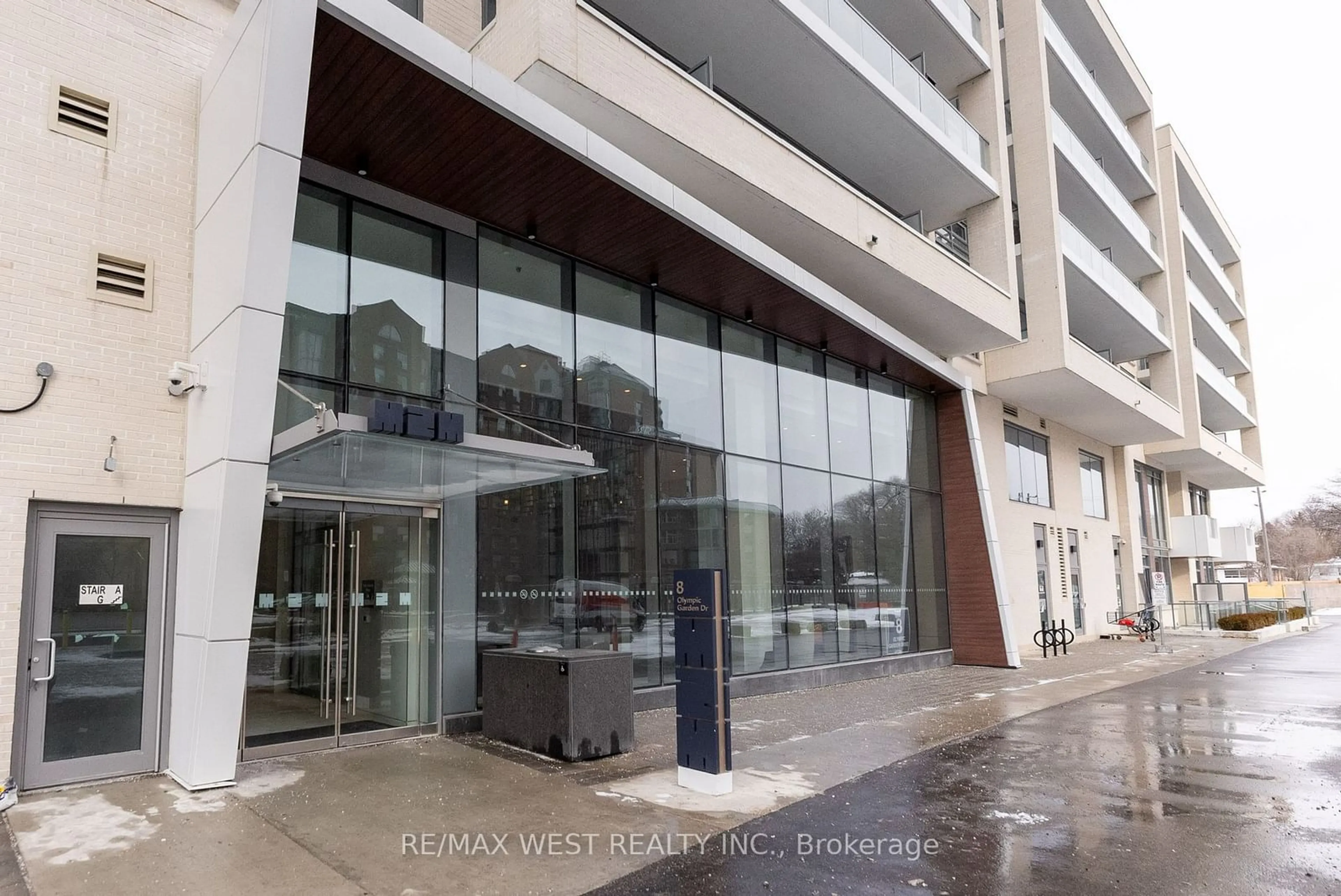 Indoor foyer for 8 Olympic Garden Dr #314, Toronto Ontario M2M 0B9