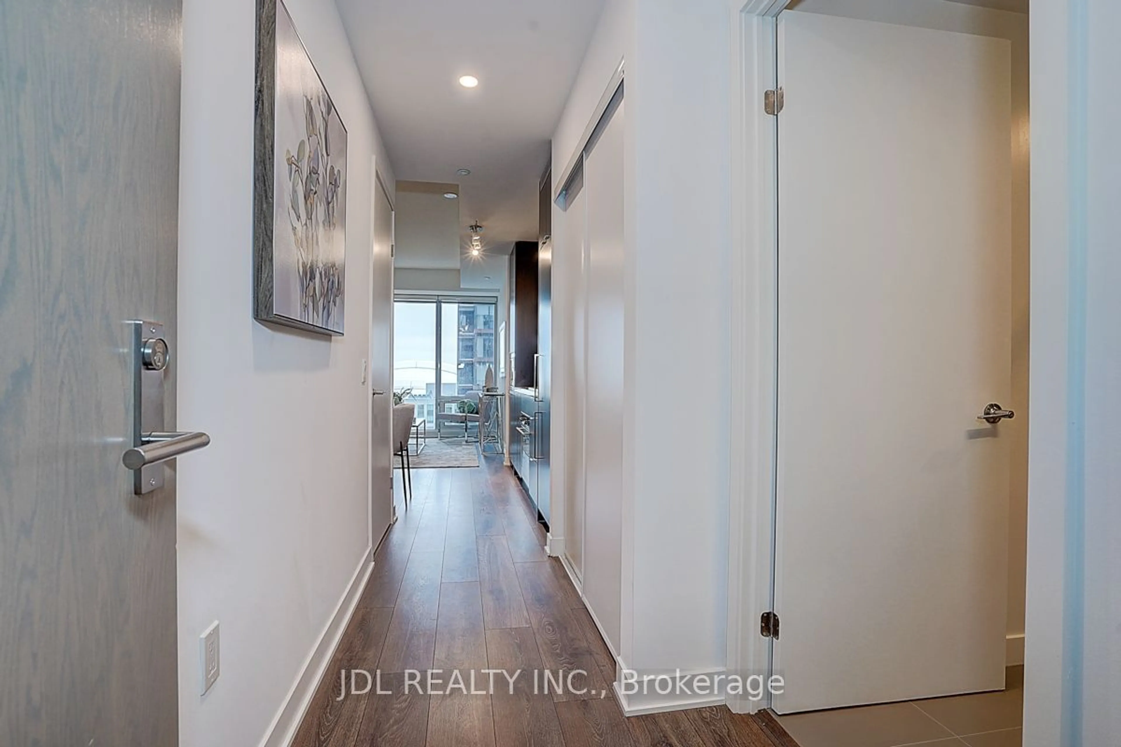 Indoor entryway for 125 Blue Jays Way #2501, Toronto Ontario M5V 0N5