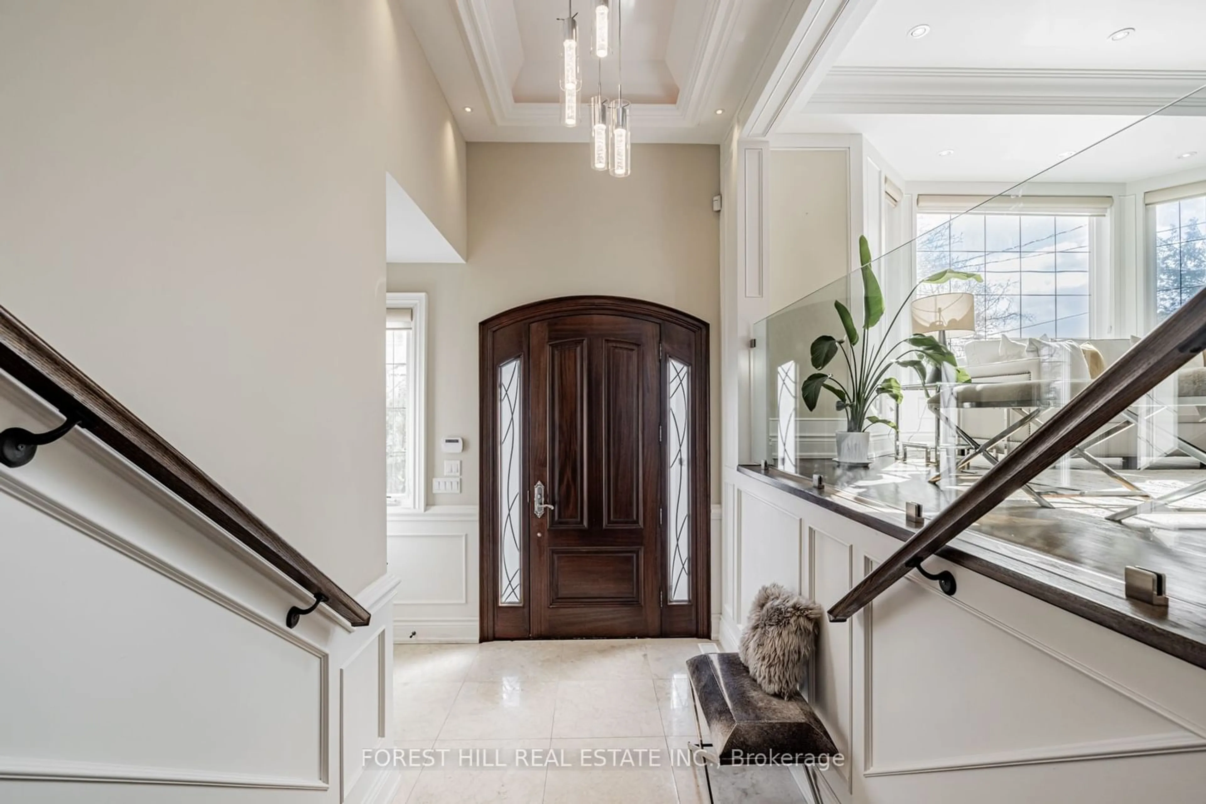 Indoor entryway for 62 Athabaska Ave, Toronto Ontario M2M 2T9