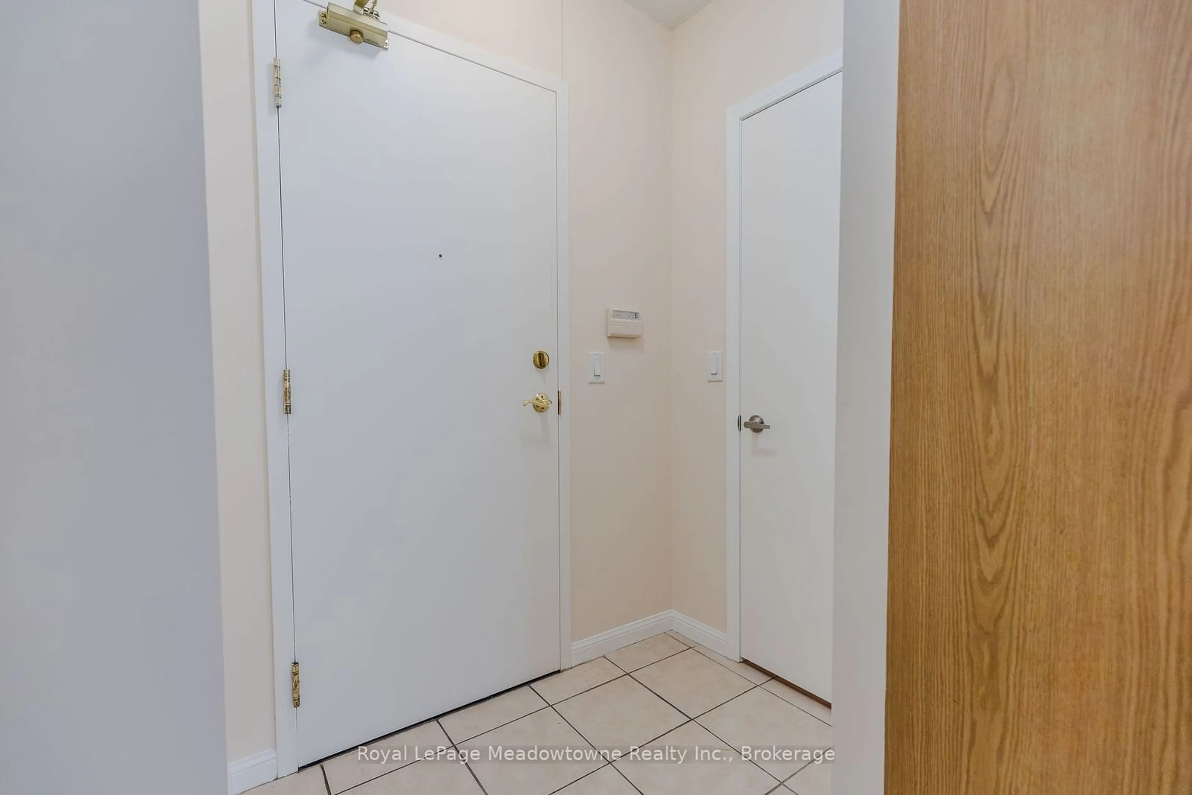 Indoor entryway for 1801 Bayview Ave #511, Toronto Ontario M5G 2G4