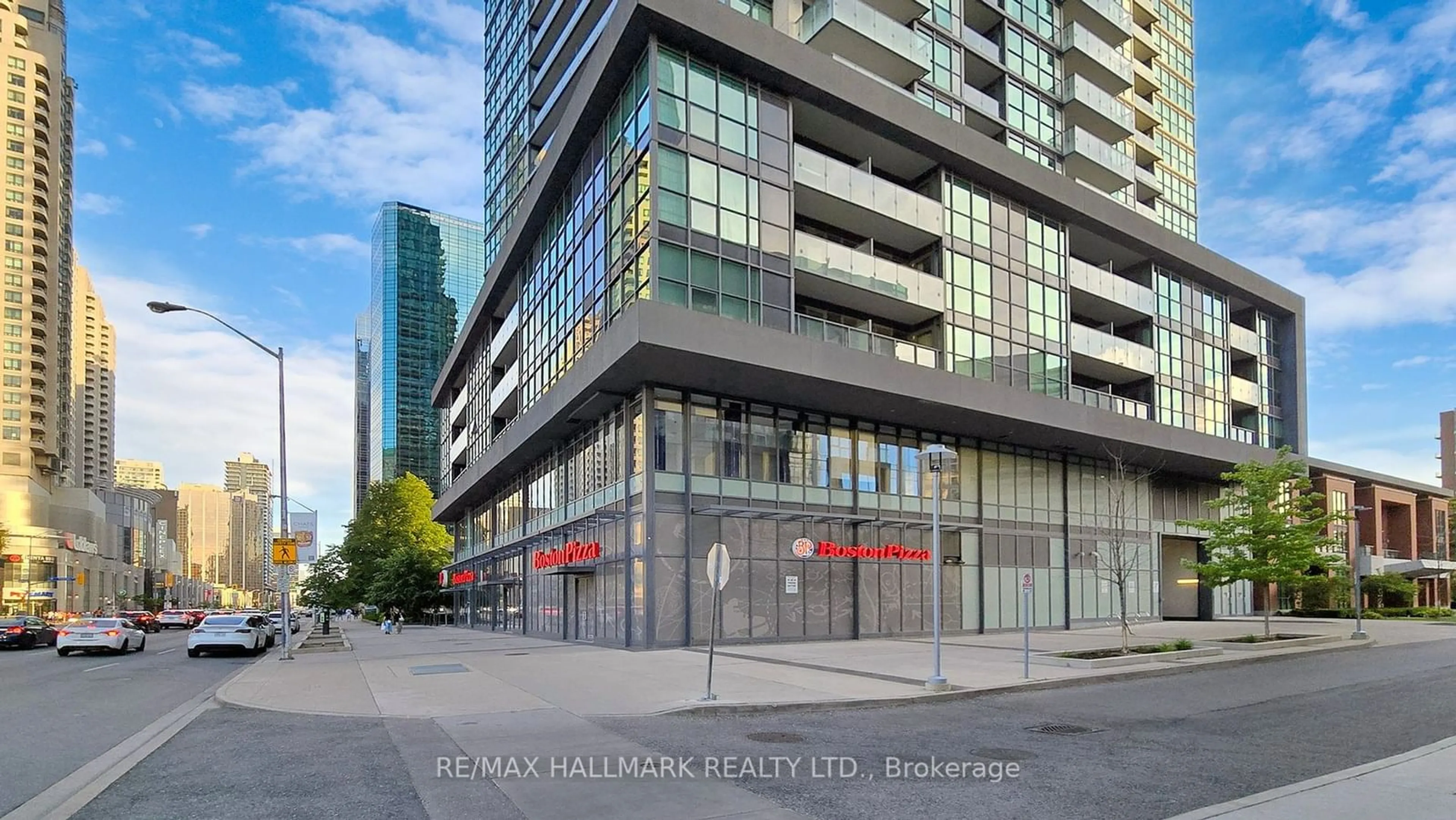 Indoor foyer for 5168 Yonge St #711, Toronto Ontario M2N 2G1