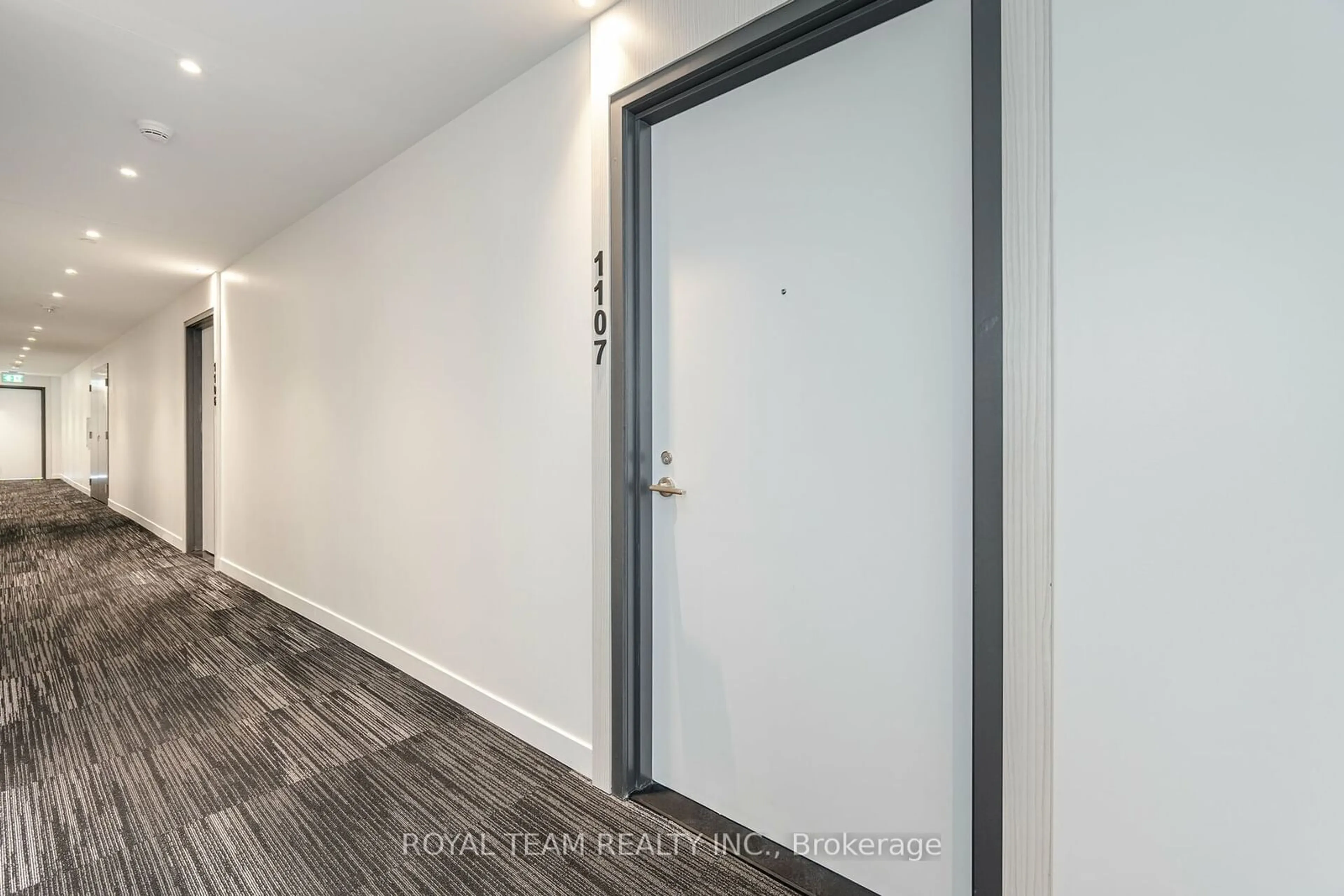 Indoor entryway for 185 Alberta Ave #1107, Toronto Ontario M6C 0A5