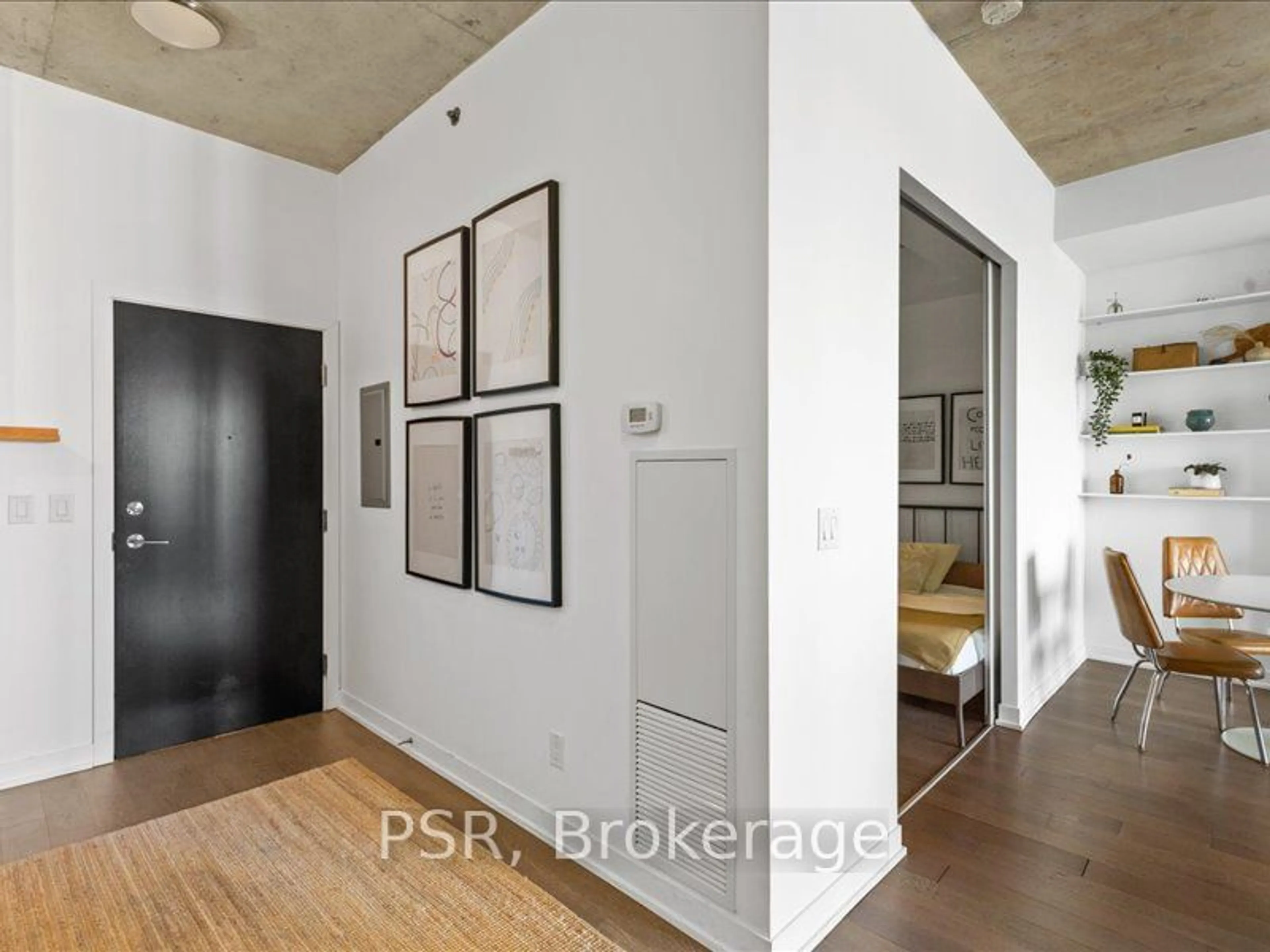 Indoor entryway for 8 Gladstone Ave #504, Toronto Ontario M6J 0B3