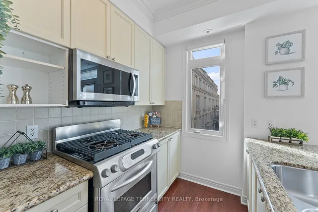 Additional property image - 60 Carr St Unit 11