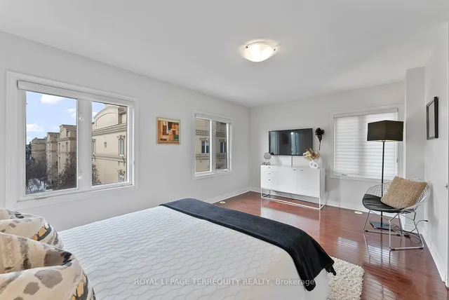 Additional property image - 60 Carr St Unit 11