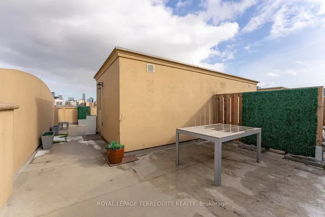 Additional property image - 60 Carr St Unit 11