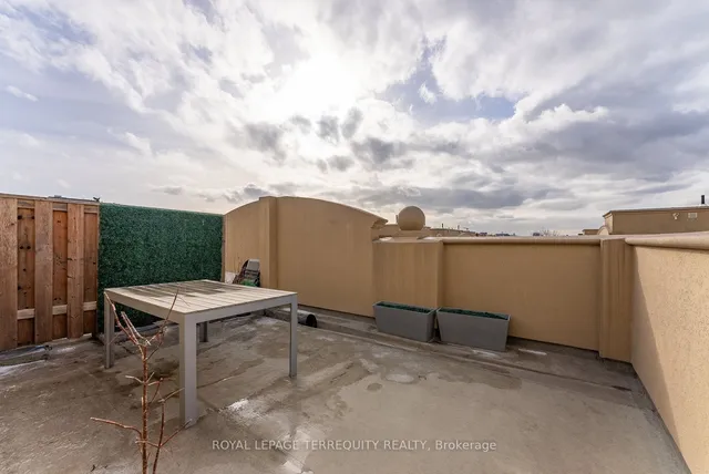 Additional property image - 60 Carr St Unit 11