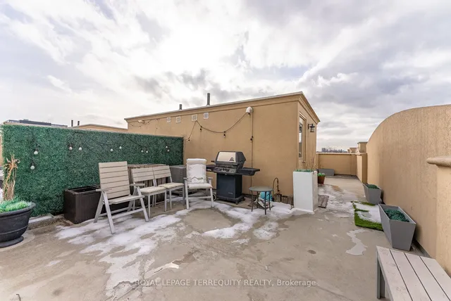 Additional property image - 60 Carr St Unit 11