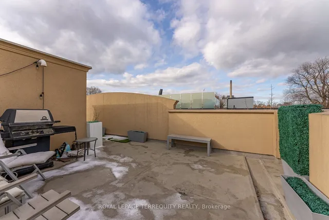 Additional property image - 60 Carr St Unit 11