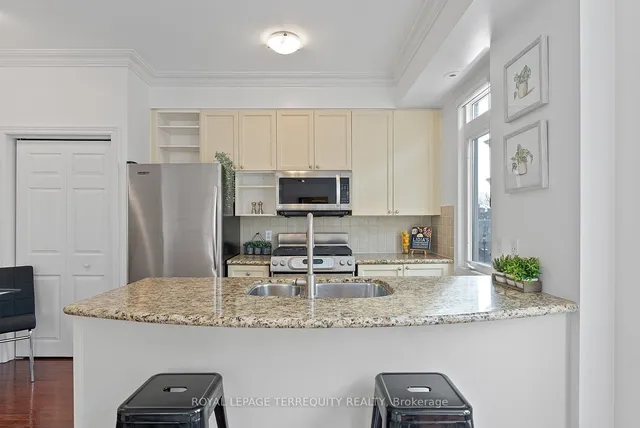 Additional property image - 60 Carr St Unit 11