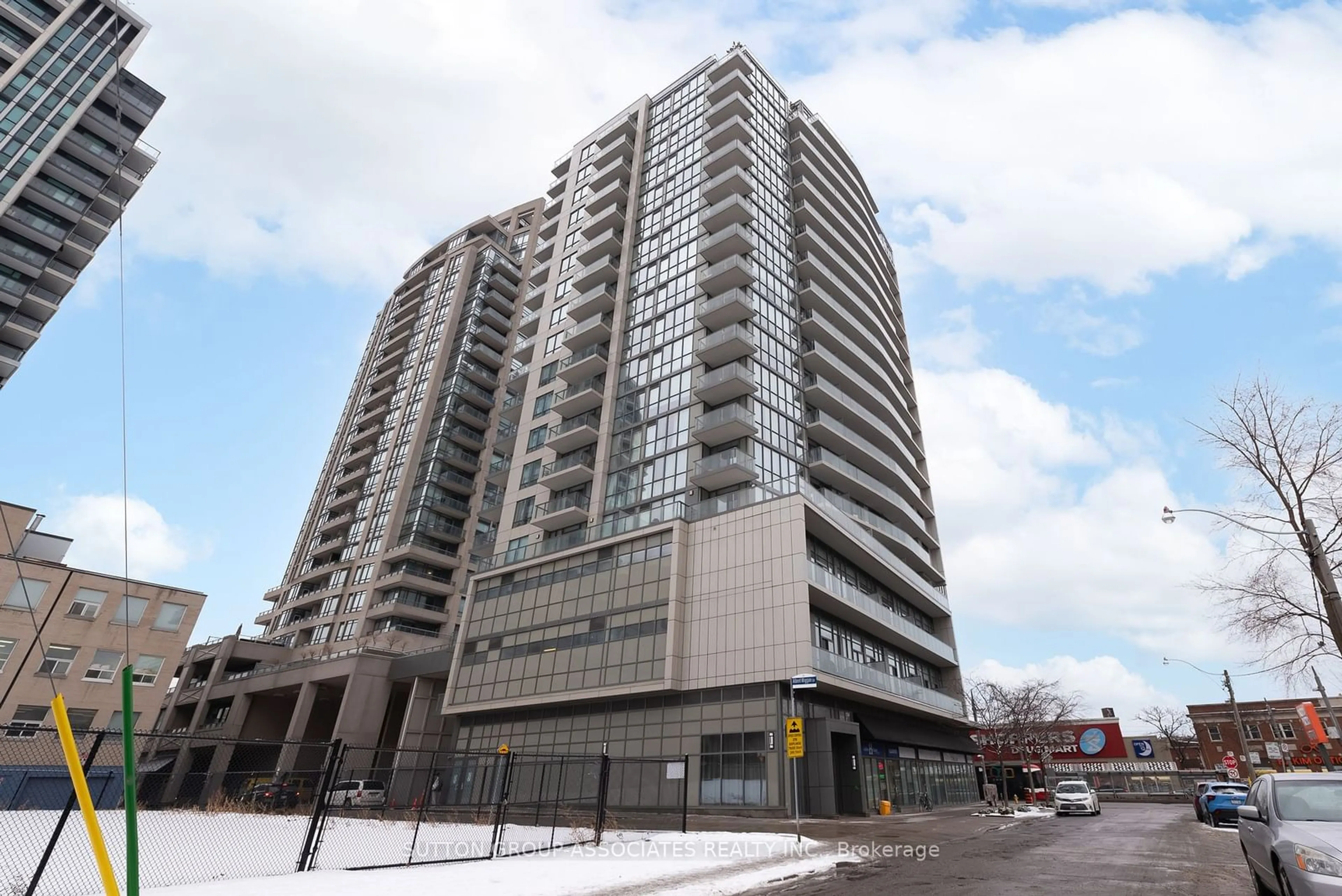 Indoor foyer for 530 St Clair Ave #1406, Toronto Ontario M6C 0A2