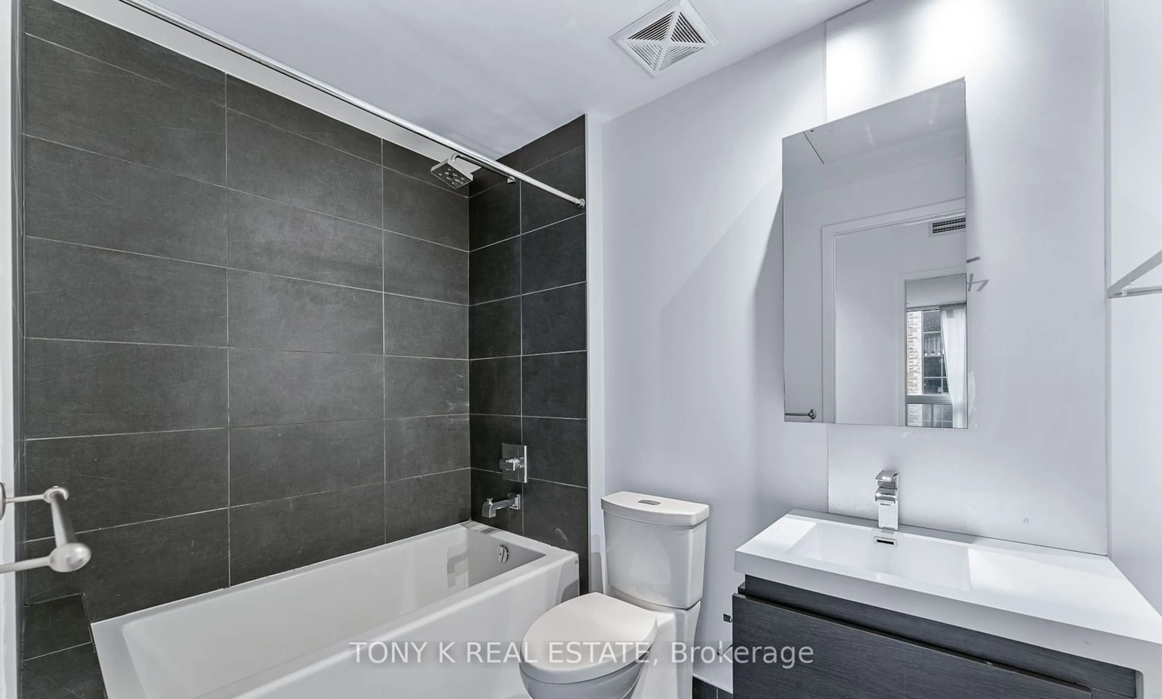 Standard bathroom, ceramic/tile floor for 1030 King St #406, Toronto Ontario M6K 0B4