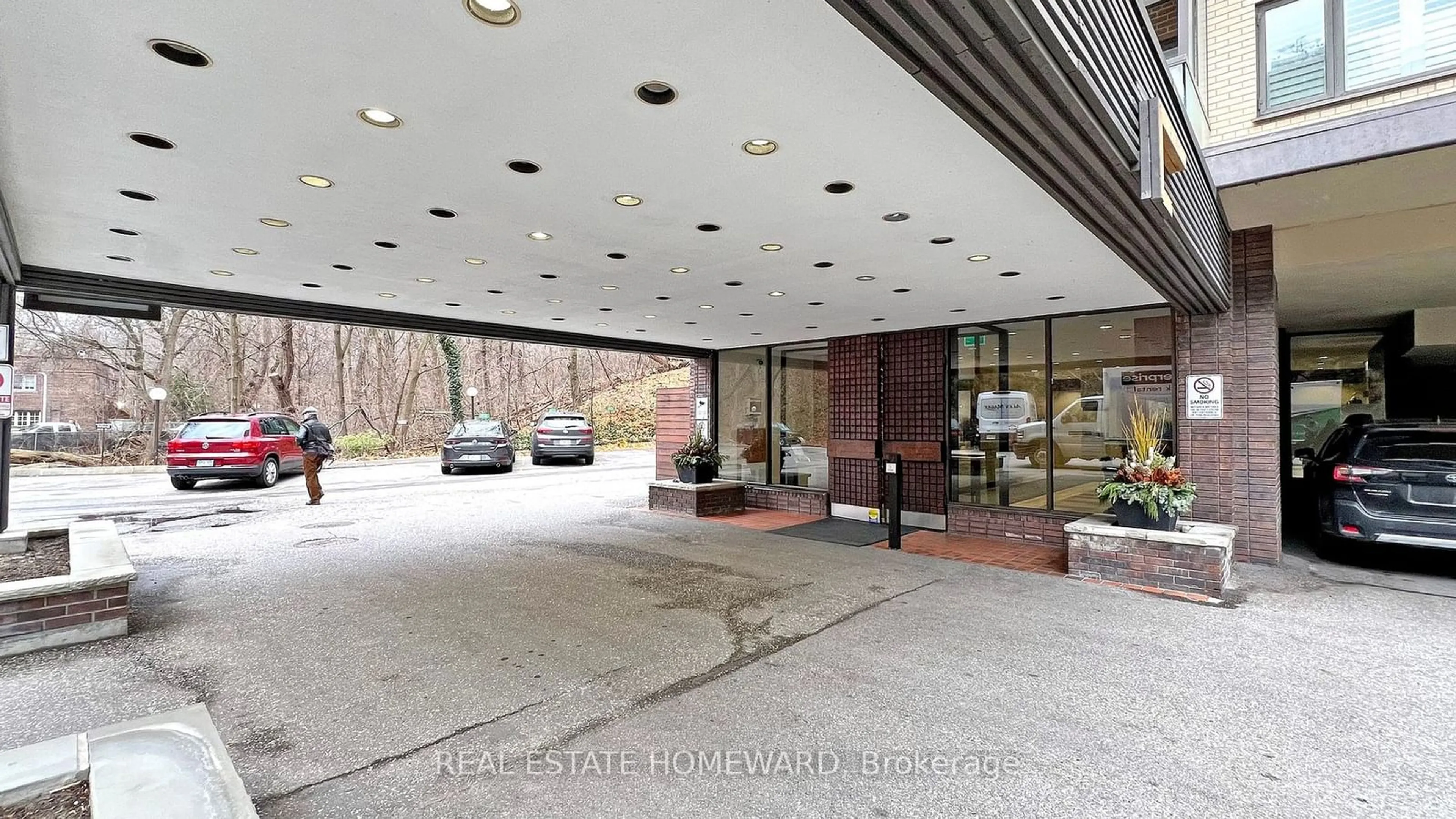 Lobby for 120 Rosedale Valley Rd #410, Toronto Ontario M4W 1P8