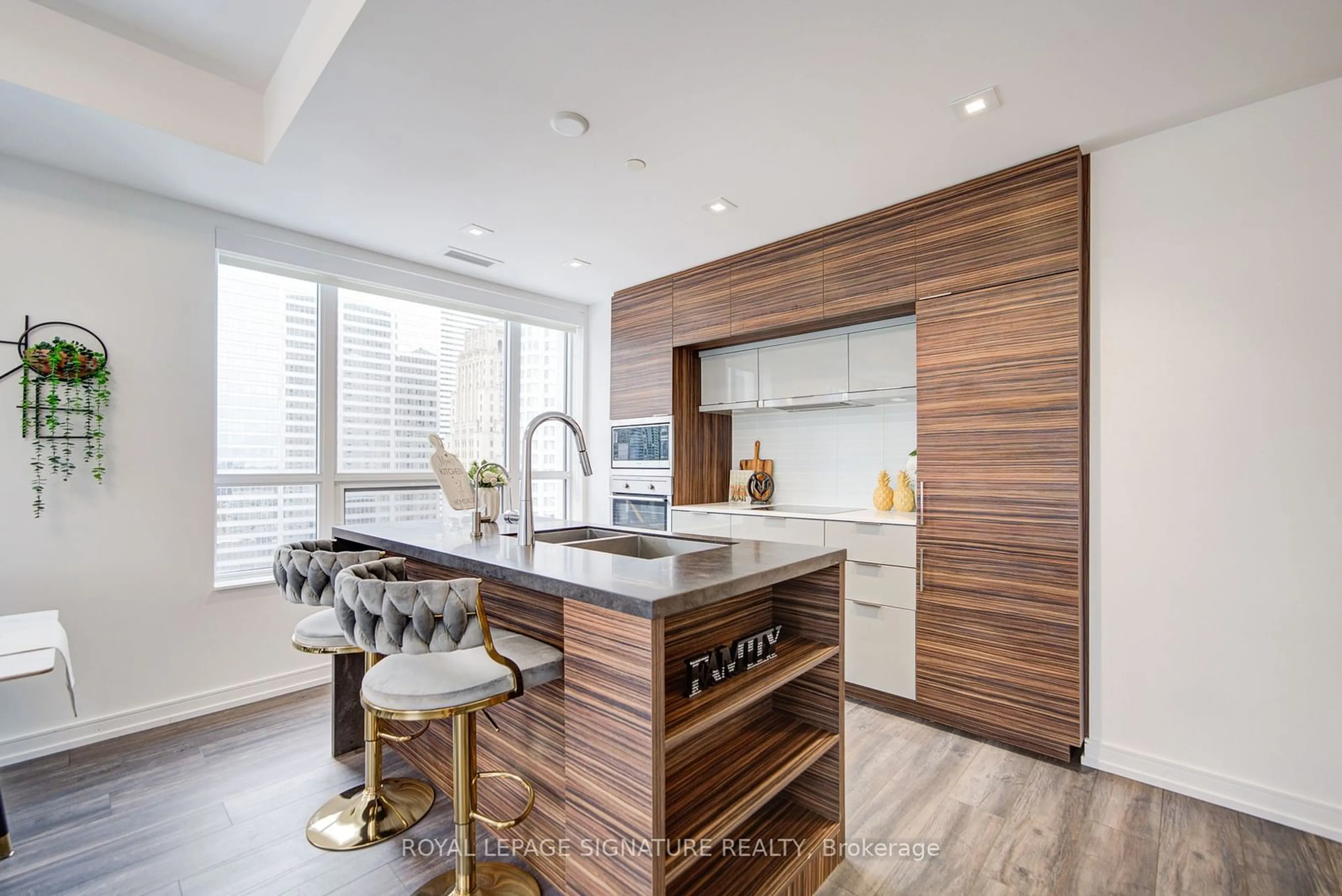 Contemporary kitchen, wood/laminate floor for 88 Scott St #2909, Toronto Ontario M5E 0A9