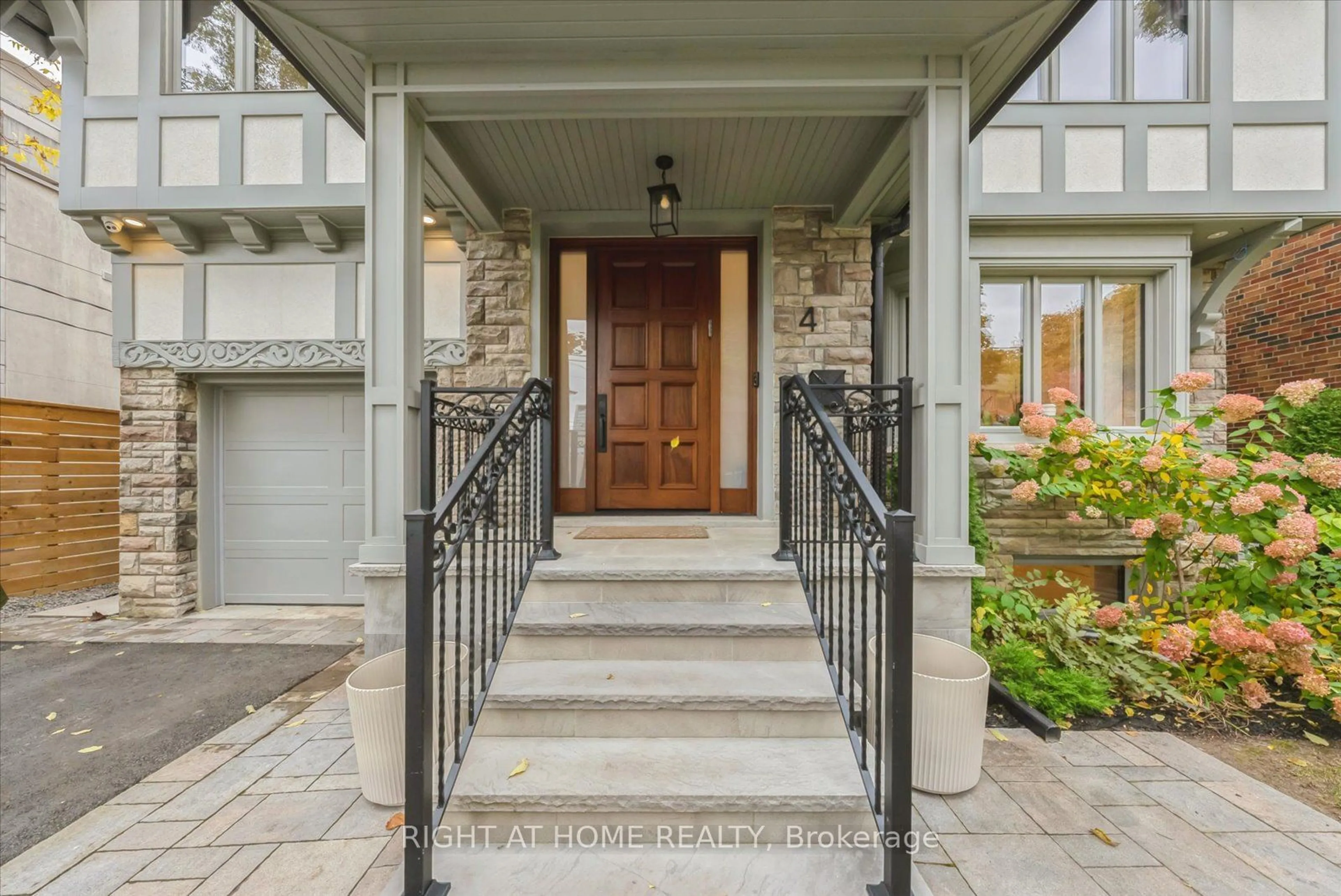 Indoor entryway for 4 Old Park Rd, Toronto Ontario M6C 3H3