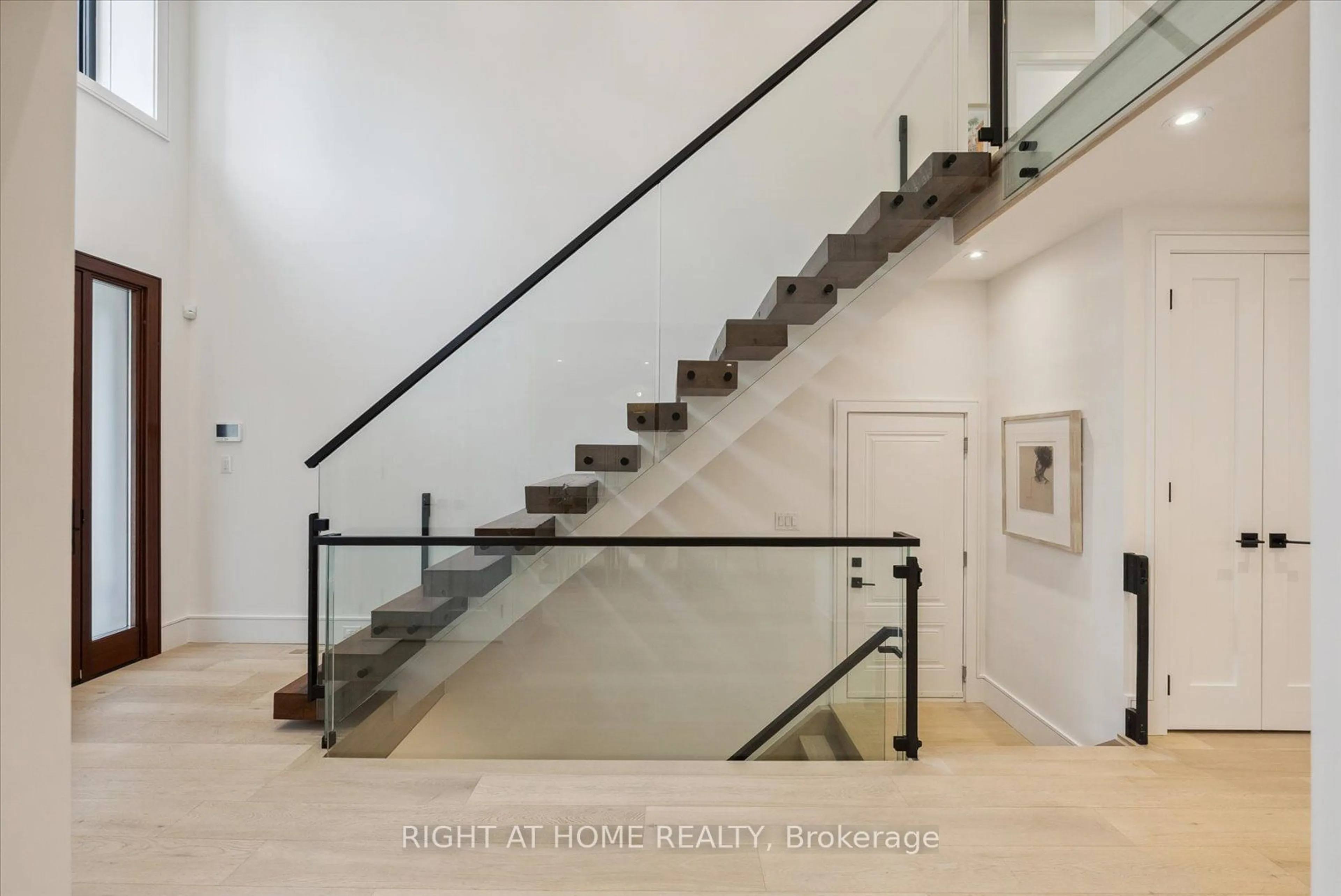 Stairs for 4 Old Park Rd, Toronto Ontario M6C 3H3