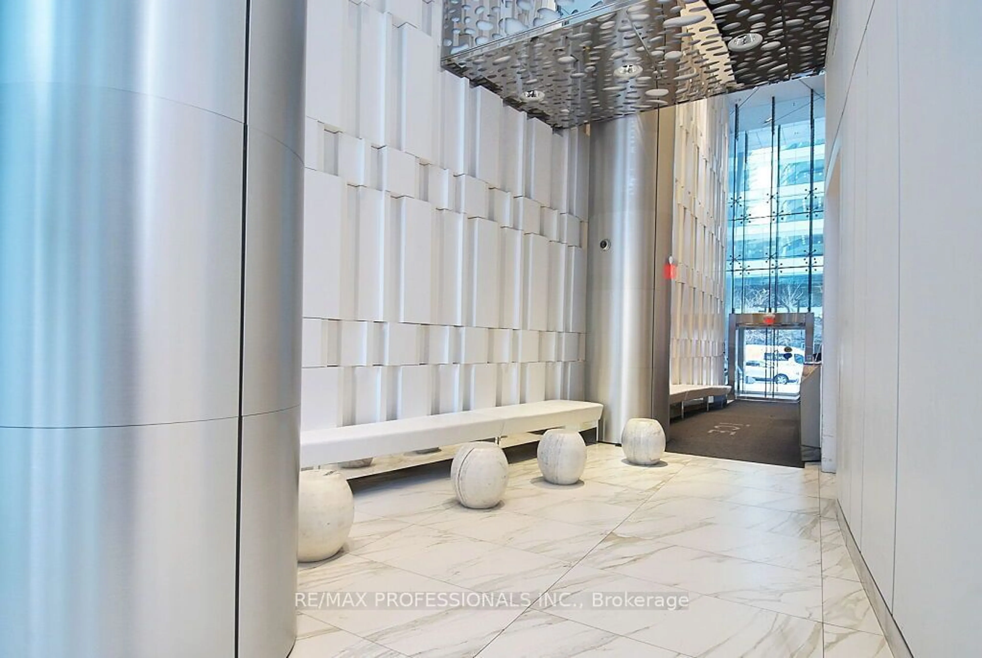 Lobby for 14 York St #412, Toronto Ontario M5J 2Z2