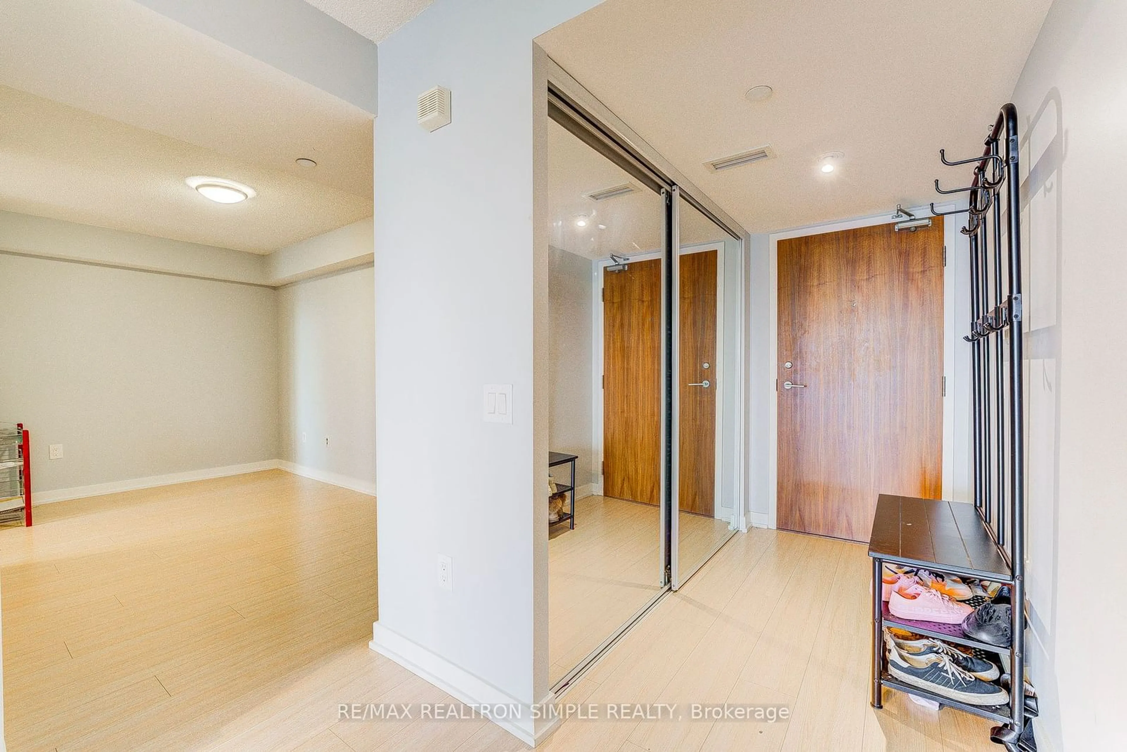 Indoor foyer for 85 Queen's Wharf Rd #802, Toronto Ontario M5V 0J9