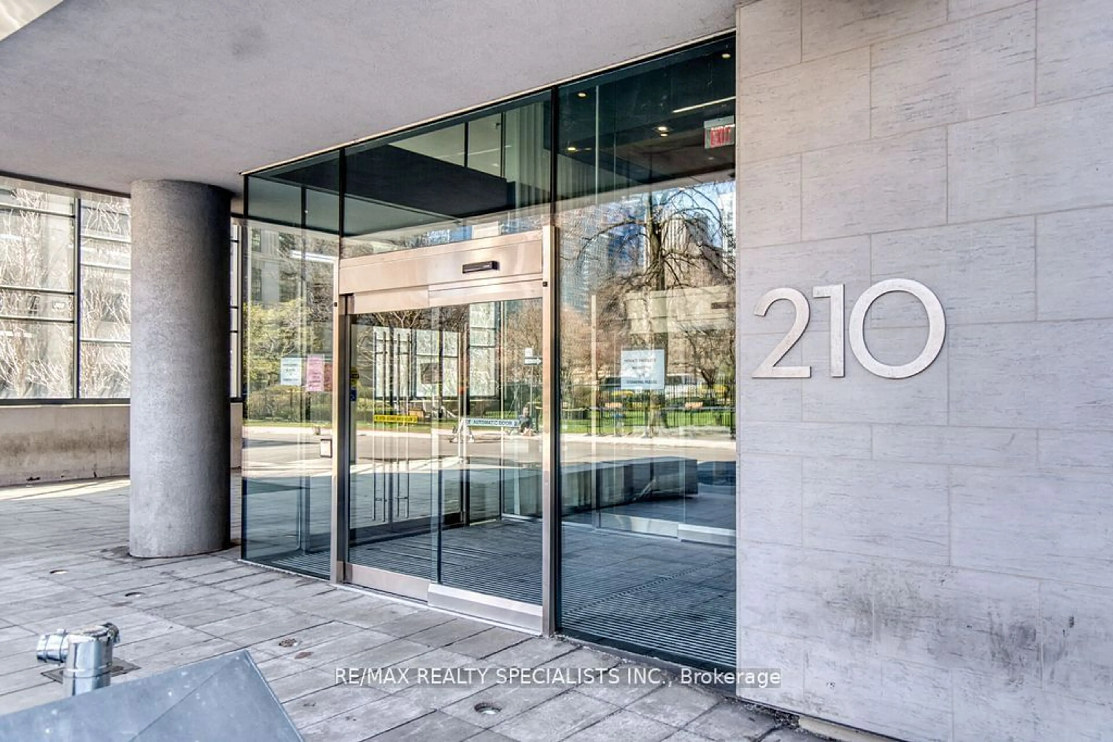 Indoor foyer for 210 Simcoe St #605, Toronto Ontario M5T 0A9